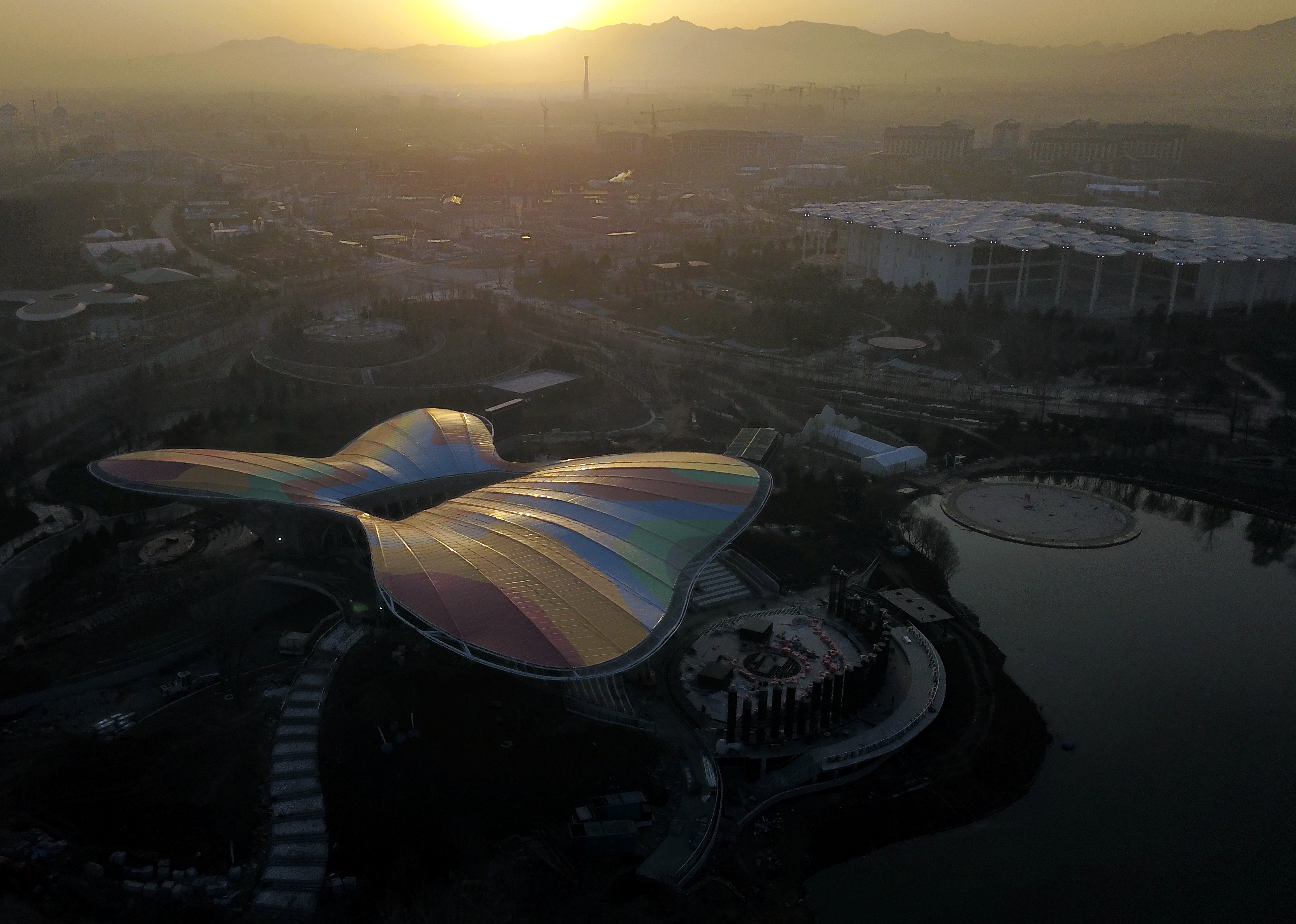 探索自然美景之旅，最新铝材体验下的心灵之旅