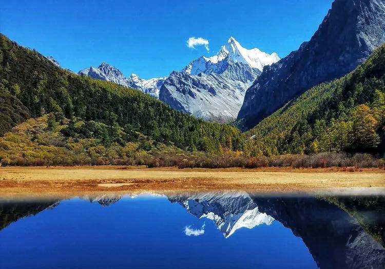 十一月晨曦，自然美景的探索之旅，寻找内心的宁静与平和