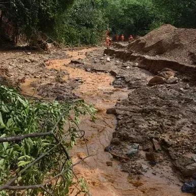 韶关铁路塌方事件揭秘，真相、分析与反思（热门消息）