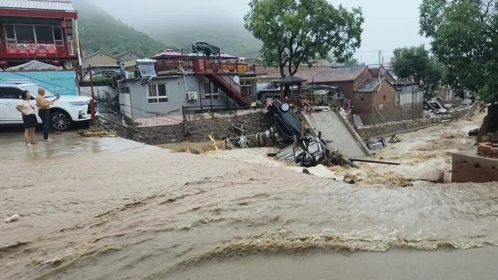 北京暴雨突发山洪，北京暴雨灾情 