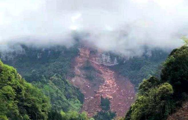 雅安突发山体塌方，四川雅安出现塌方有人失联 