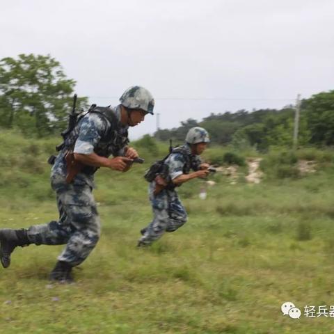 不断眨眼 心理，心理学频繁眨眼代表什么 